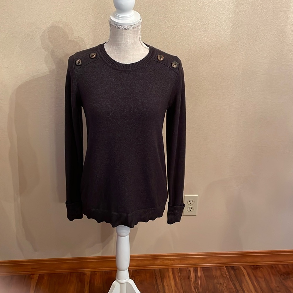 Pink Clover Women’s Carson Crew Neck Button Detail Pullover, black, size small